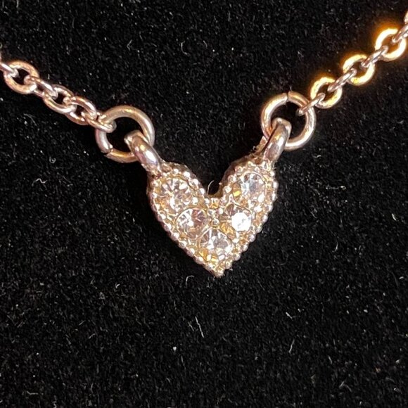 16"-18" Silver-Tone Necklace with Heart Pendant Jewelry - Picture 1 of 5